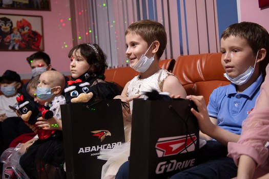 «Авангард» в гостях у болельщиков из гематологического отделения ОДКБ
