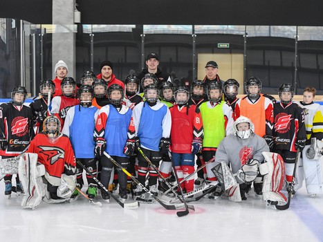 Мастер-класс Егора Мартынова для воспитанников Хоккейной Академии «Авангард» в Омске