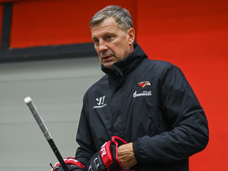 Олег Микульчик на тренировке «Авангарда»