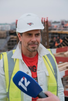 Год строительства «Арены Омск» отметили поднятием чемпионского флага