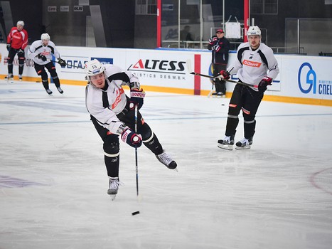 Раскатка "Авангарда" перед выездным матчем с "Нефтехимиком"