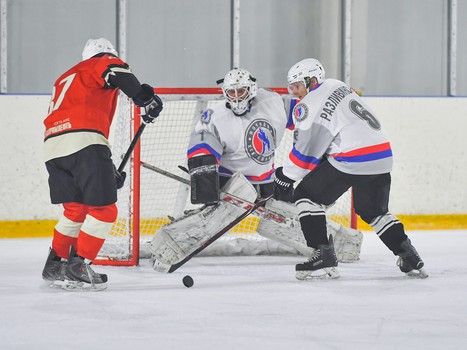 Ветераны «Авангарда» - сборная Ночной хоккейной лиги 8:4