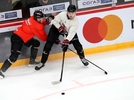 «Белые» vs «красные»: тренировочный матч