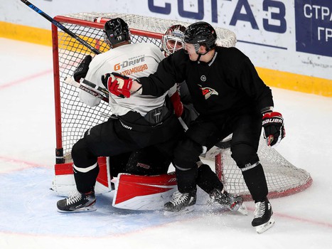 Снова на льду. «Авангард» вернулся к работе