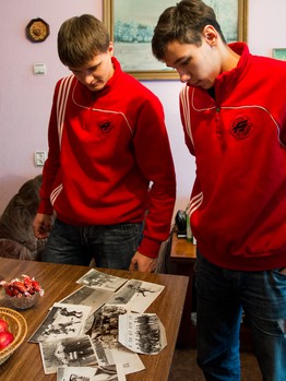 "Омские Ястребы" в гостях у ветеранов омского хоккея