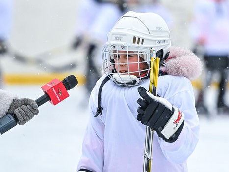 Уроки хоккея проходят в 10 школах Омска
