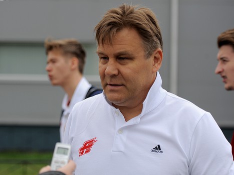 На сбор! Хоккеисты "Авангарда" перед отъездом в Фюссен