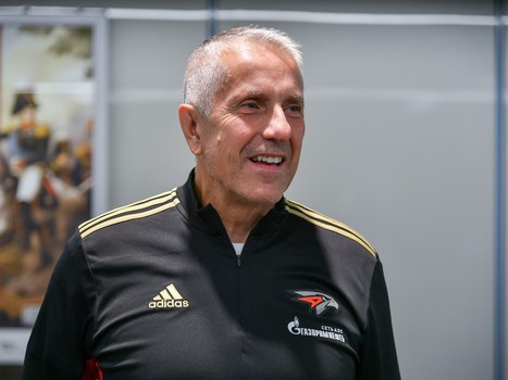 Боб Хартли прилетел в Омск