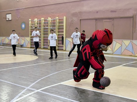 "Физ-ра с "Омскими Ястребами" в школе № 108