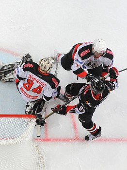 1/4 финала плей-офф МХЛ. Матч №4. "Омские Ястребы" - "Белые Медведи" 1:2