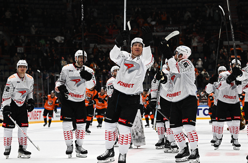 «ТИГРЫ» В КЛЕТКЕ | Победная раздевалка «Авангарда» после матча с «Амуром»