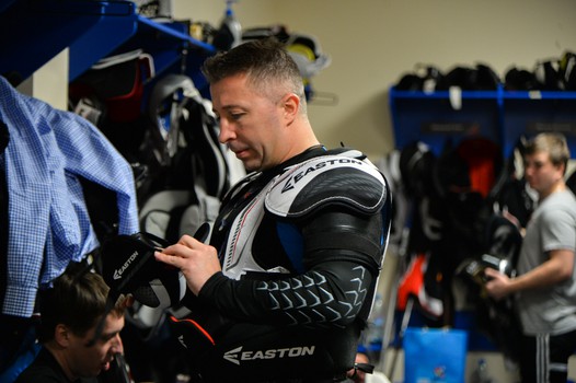 "Офисные Ястребы": вручение игровых свитеров и ледовая тренировка