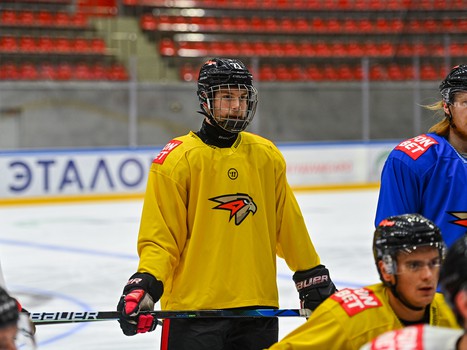 Глеб Трикозов и Михаил Гуляев тренируются с «Авангардом»