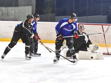 Перед игрой с "Пиратами". Тренировка на льду