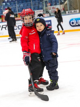 Катания «Авангарда» с семьями