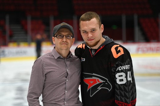 Массовые катания для 75 первых покупателей абонементов на матчи «Авангарда» в сезоне 2025/26 с Михаилом Гуляевым