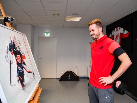 "Авангардное" искусство! С игроков омской хоккейной команды написали картины