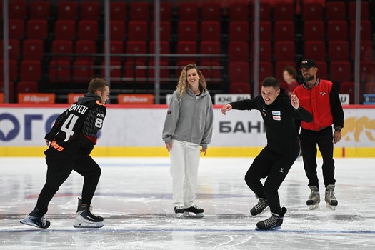 Массовые катания для 75 первых покупателей абонементов на матчи «Авангарда» в сезоне 2025/26 с Михаилом Гуляевым