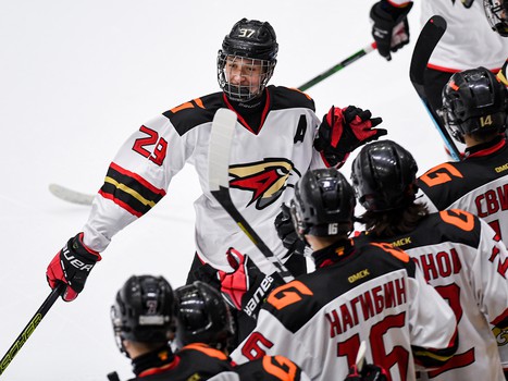 Третий игровой день финала Первенства ЮХЛ в Омске