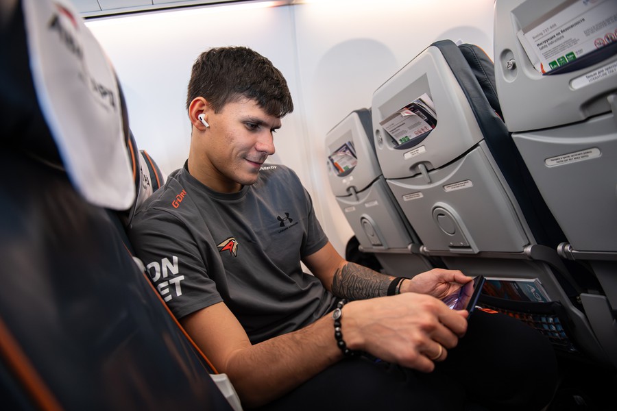 «Авангард» отправился на выезд