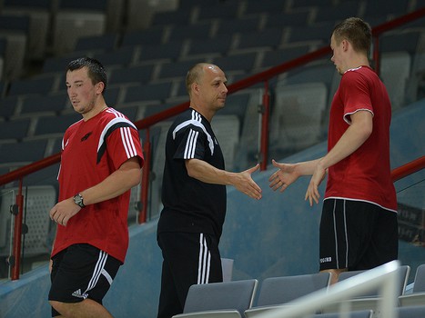 Первая тренировка "Авангарда" на льду