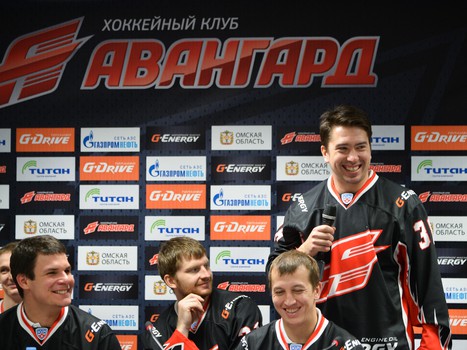 Пресс-конференция президента ХК "Авангард" Владимира Шалаева и представление новичков