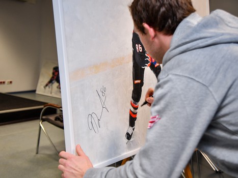 "Авангардное" искусство! С игроков омской хоккейной команды написали картины