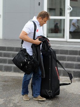 На сбор! Хоккеисты "Авангарда" перед отъездом в Фюссен