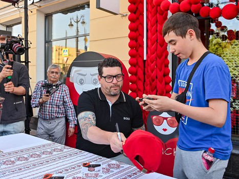 Первая вечеринка Буэнос Летос: Луи Робитайл