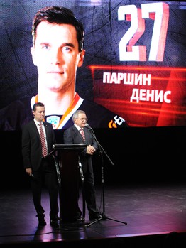 Презентация игроков и тренеров хоккейной команды "Авангард" перед сезоном КХЛ-2014/15