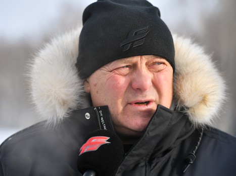 Тренировка "Авангарда" на стадионе "Юность" под открытым небом