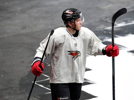 Снова на льду. «Авангард» вернулся к работе