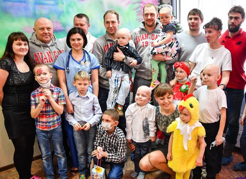 "Авангард" поздравил юных болельщиков из ОДКБ с наступающим Новым годом