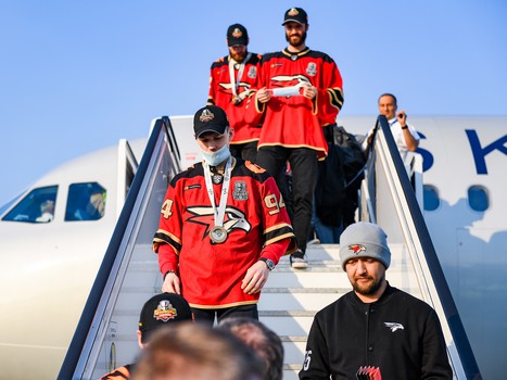 «Авангард» привёз Кубок Гагарина в Омск!