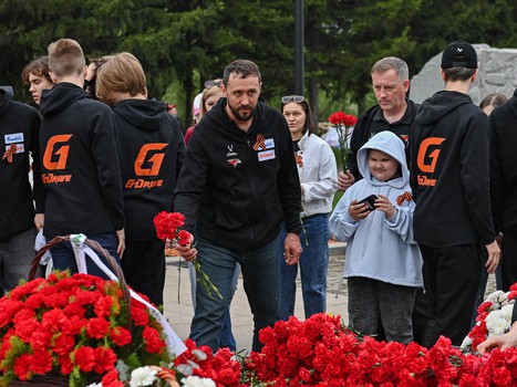 Возложение цветов в Парке Победы