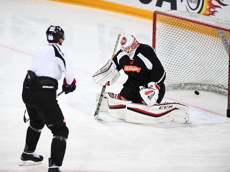 "Авангард" готовится к матчу с "Трактором"