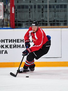 Никита Никитин готовится к первому матчу за "Авангард" после возвращения