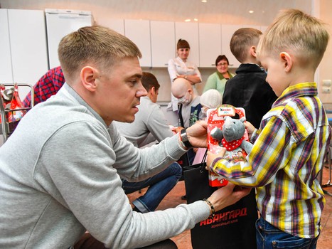 Подарки перед Новым годом. "Авангард" в гостях у друзей из ОДКБ
