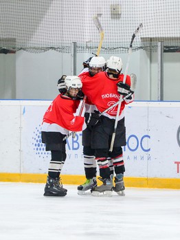 Турнир ХК "Авангард" среди дворовых детских команд в День космонавтики