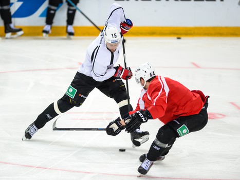 Открытая тренировка "Авангарда" для СМИ перед стартом серии с "Ак Барсом"