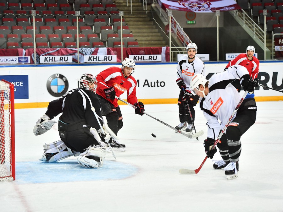 Раскатка "Авангарда" перед выездным матчем в Риге