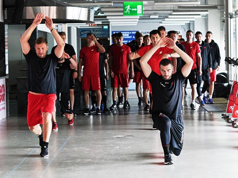 Первая тренировка "Авангарда" на сборе в Финляндии