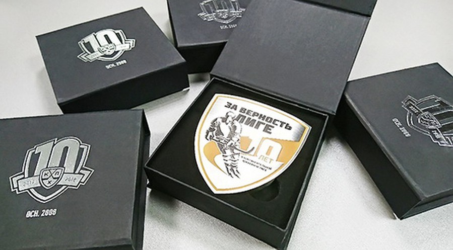 Медали хоккеистам! "Ястребов" наградили в честь 10-летия КХЛ