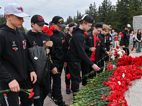 Возложение цветов в Парке Победы
