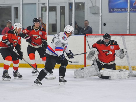 Ветераны «Авангарда» - сборная Ночной хоккейной лиги 8:4
