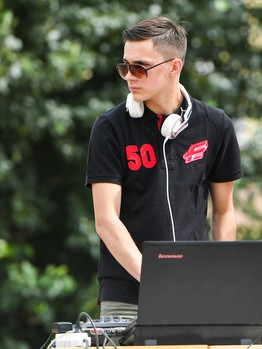 Жаркий хоккей: в Омске состоялся третий "Кубок Авангарда" по хоккею на песке