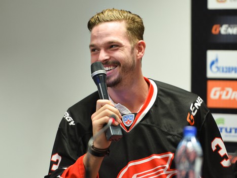 Пресс-конференция президента ХК "Авангард" Владимира Шалаева и представление новичков