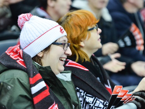 Наша атмосфера. Как поддерживали "Авангард" в сибирском дерби