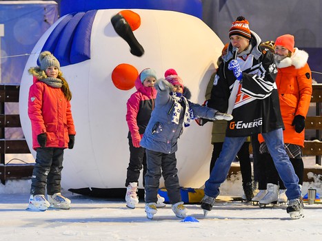 Выходные с «Авангардом» на городском катке на Бударина