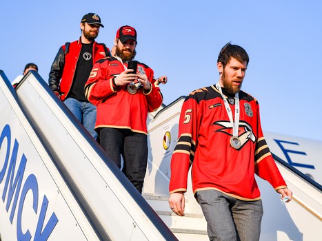 «Авангард» привёз Кубок Гагарина в Омск!